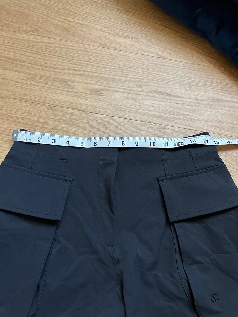 lululemon Women’s Relaxed Fit Super High Rise  Black  Cargo Shorts 4’ size 8